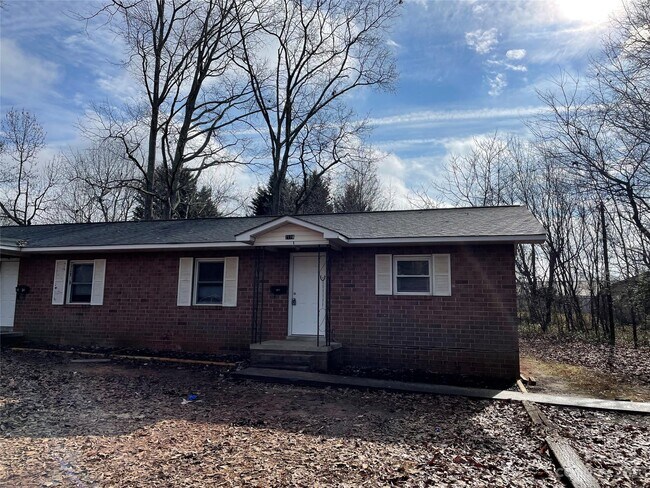 Building Photo - 2118 Moline Dr