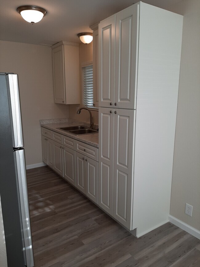 New Custom Cabinets - 720 Kern Ave