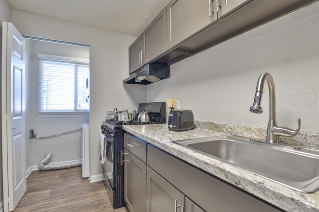 2BR , 1,5BA - The Exeter - Cocina - Cobalt Springs