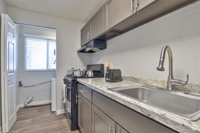 2BR , 1,5BA - The Exeter - Cocina - zCobalt Springs