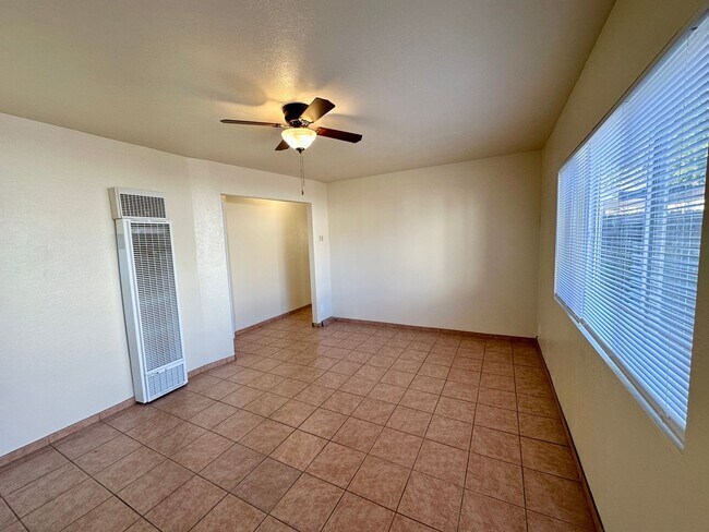 Foto del edificio - UPCOMING 2 BED 1 BATH COZY CASITA AVAILABLE 5/15/26!!