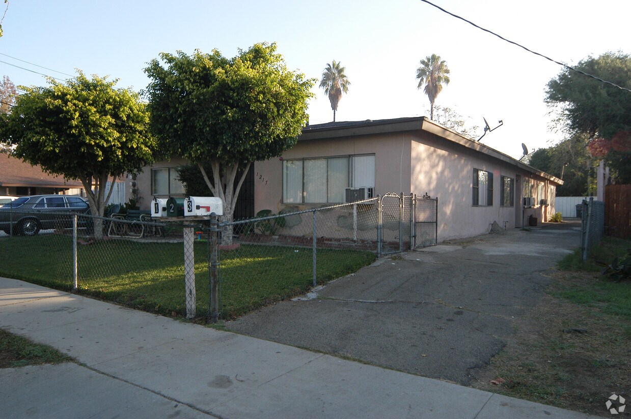 Primary Photo - 1215 S San Antonio Ave