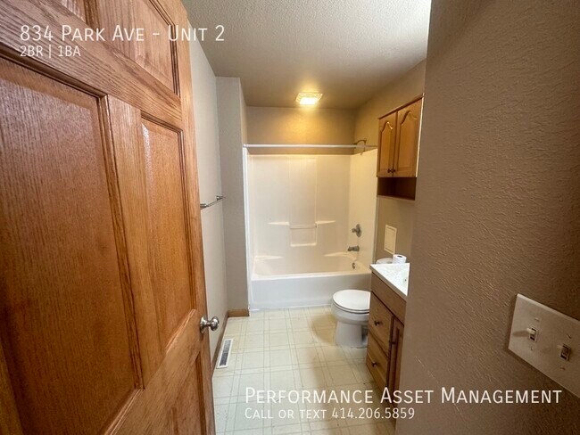 Building Photo - Cozy 2 bedroom apartment in Racine