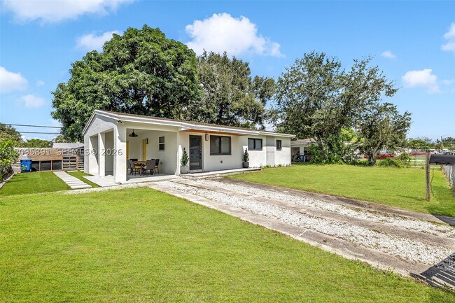 Foto del edificio - 2851 NW 174th St