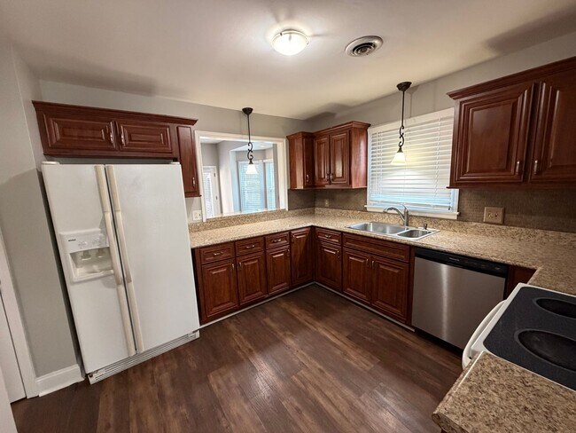 Building Photo - Charming 3 bed 2.5 Bath Townhome in Antioch