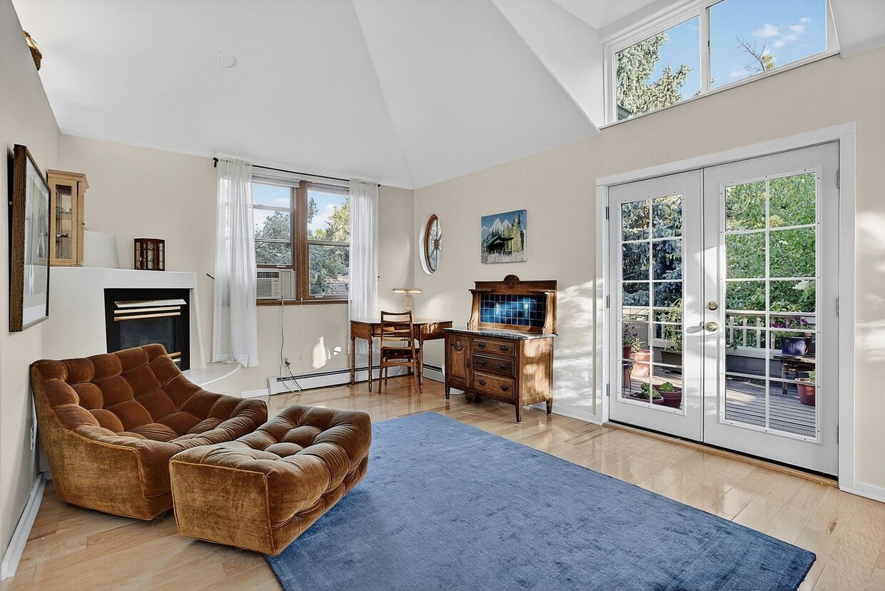 Quintessential Boulder Cottage in Mapleton... - Quintessential Boulder Cottage in Mapleton...