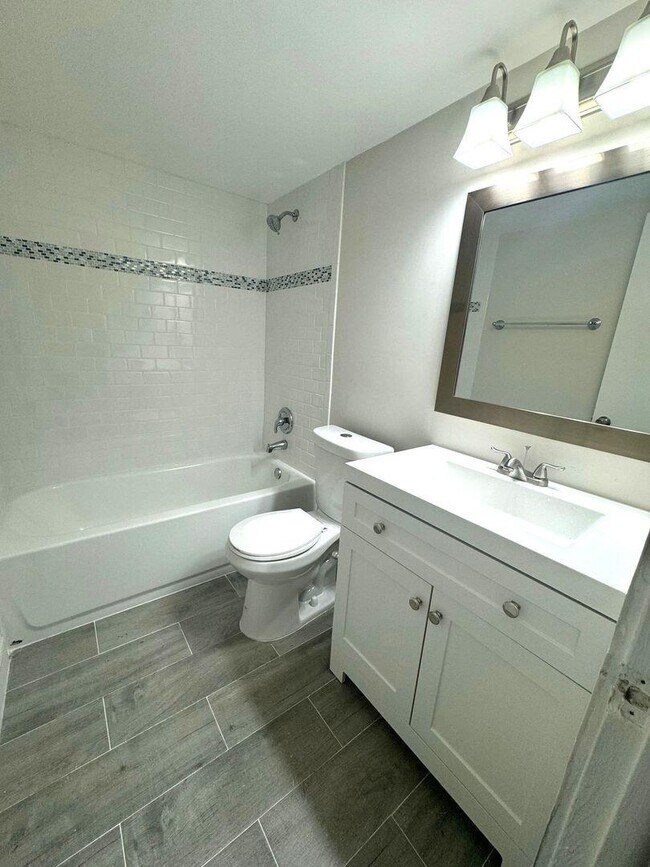 Foto del edificio - 2716 Vandiver Dr