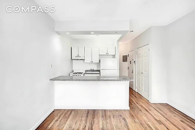 Building Photo - 422 Amsterdam Ave