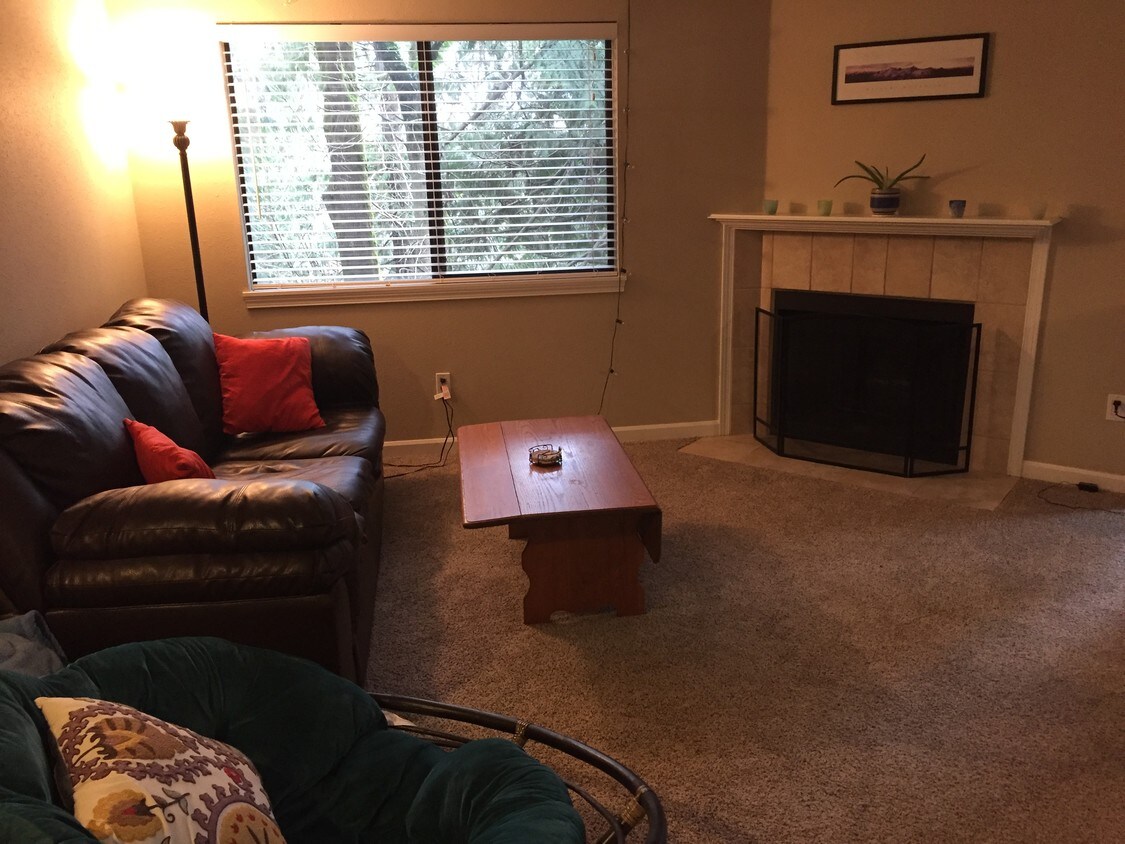 Living room - 9887 SE Talbert St