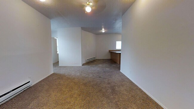 Foto del edificio - 3 br, 1 bath Apartment - 860 N 200 E