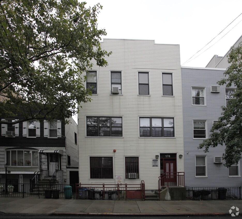Building Photo - 178 Jackson St