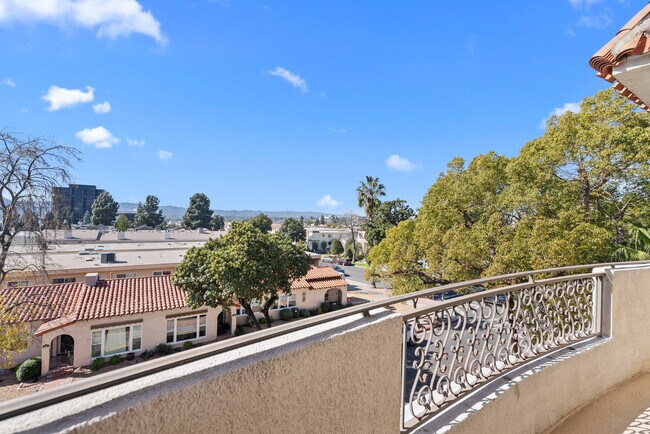 Building Photo - 600 E Magnolia Blvd