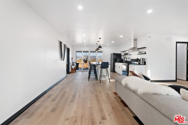 Foto del edificio - 62765 Lind Ln