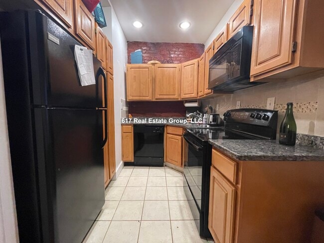 Building Photo - 1122 Commonwealth Ave