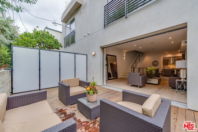 Foto del edificio - 723 Huntley Dr