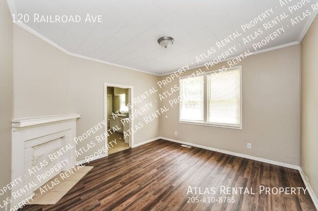 Foto del edificio - 120 Railroad Ave