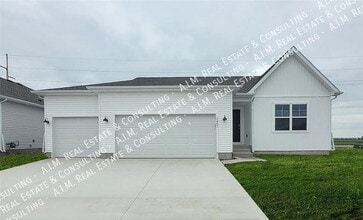 Building Photo - 1407 NE Crossing Oaks Dr