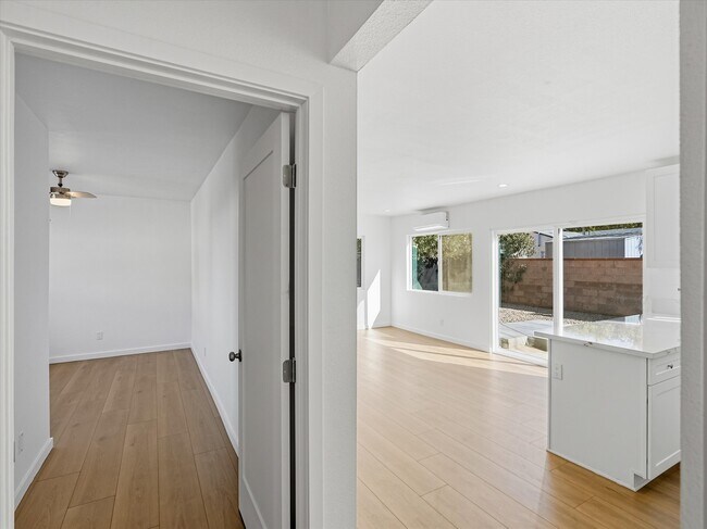 Foto del edificio - 44736 Gadsden Ave