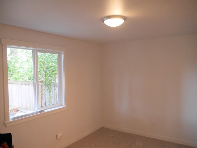 Foto del edificio - Lovely Lake City 3 Bed Townhome