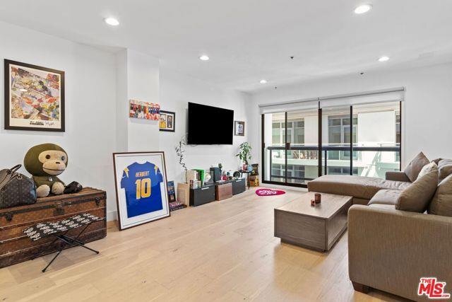 Building Photo - 10724 Wilshire Boulevard Apt ##503, Los An...
