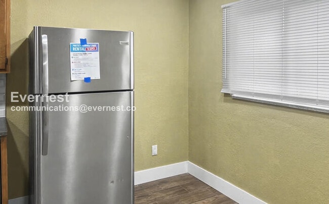 Building Photo - 1006 E 15th Ave