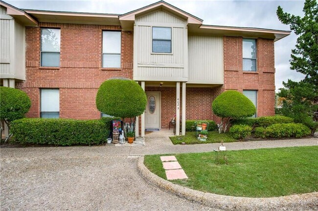 Building Photo - 402 N Fannin St