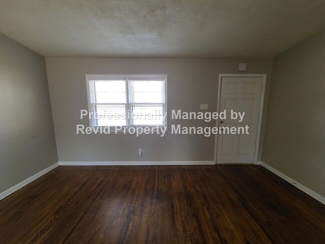 Building Photo - 3 Bedroom and 1 Bath