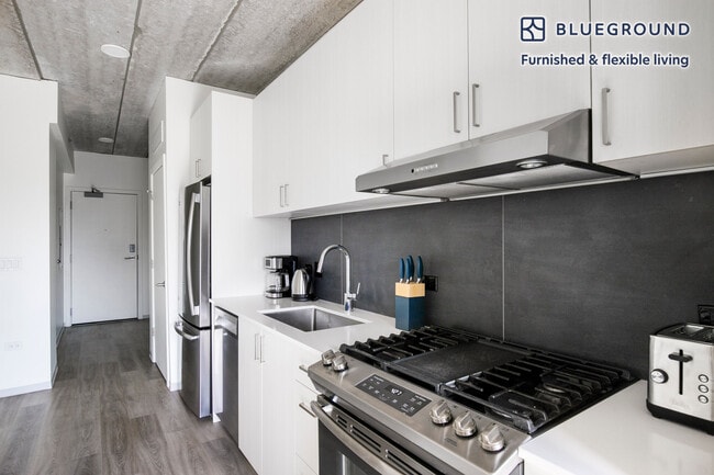 Building Photo - 343 W Schiller St