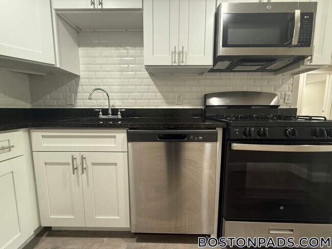 Building Photo - 21 Kenmar Dr