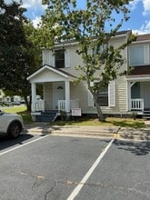 Building Photo - 912 Pineland Ave