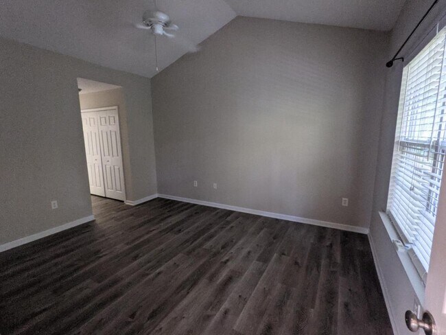 Building Photo - 870 Pelican Bay Dr