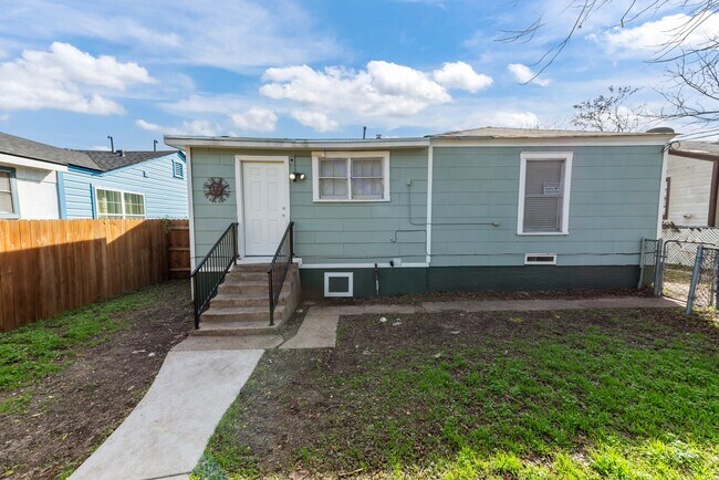 Building Photo - 2609 Herring Ave