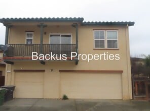 Building Photo - 11 Huerta Ave