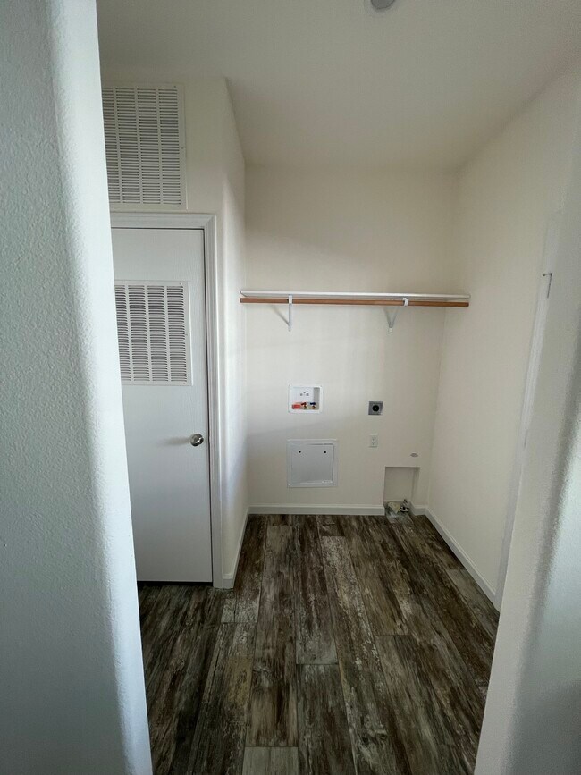 Foto del edificio - 4024 McHenry Ave