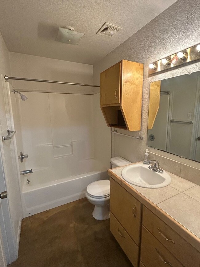 Building Photo - Perfect Elm Mott Duplex