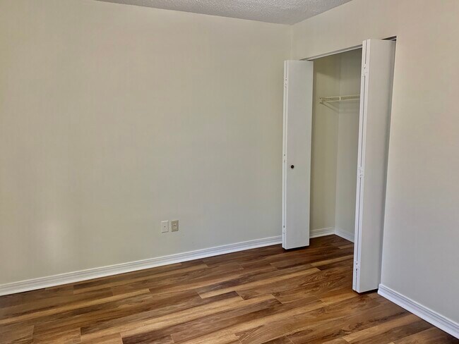 Foto del edificio - 4285 Melissa Ct W