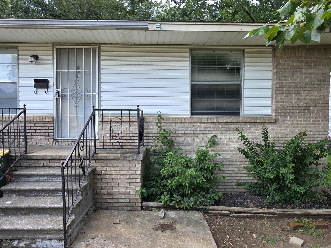 Primary Photo - 2112 Virginia Dr
