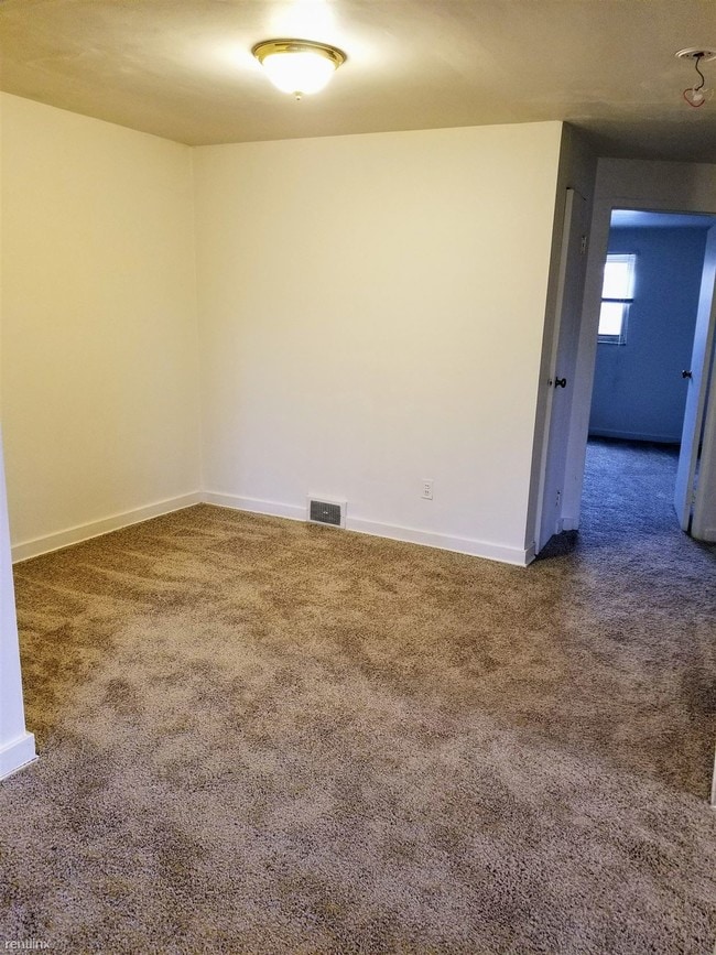 Building Photo - 2 br, 1 bath Apartment - 181 Pennwood Avenue