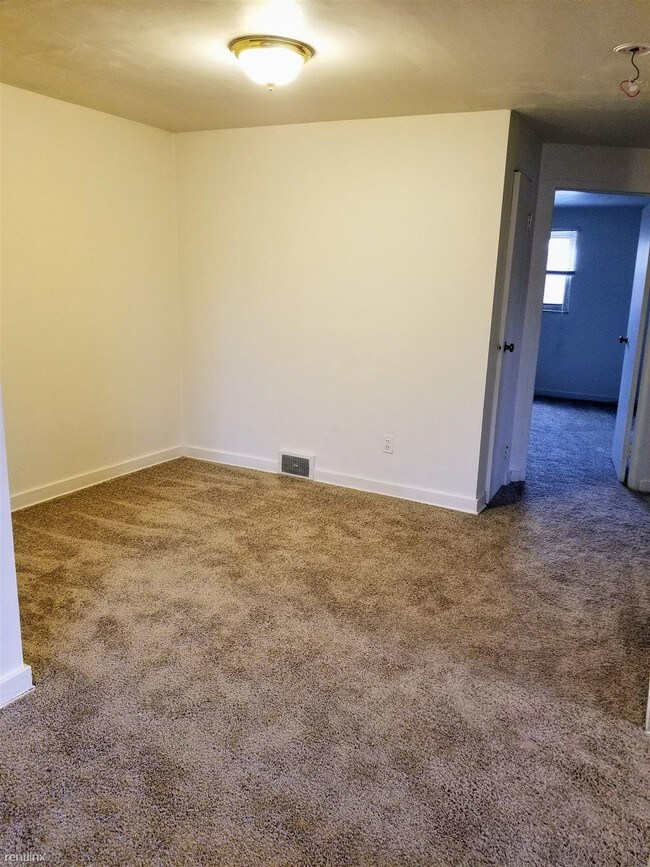 Foto del edificio - 2 br, 1 bath Apartment - 181 Pennwood Avenue