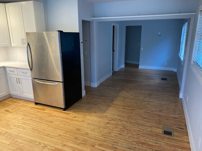 Lounge - 218 S Lakeside Dr