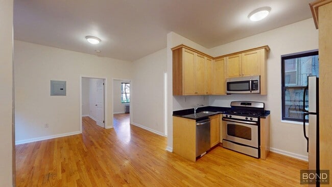 Building Photo - 212 Grand St