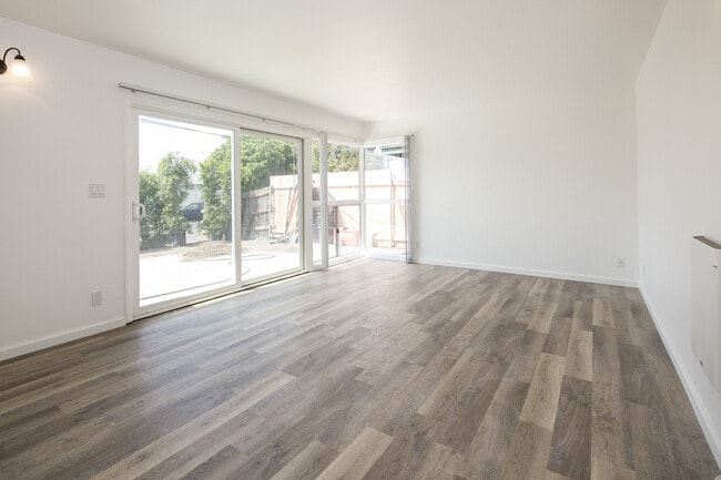 Building Photo - 6740 Sabado Tarde Rd