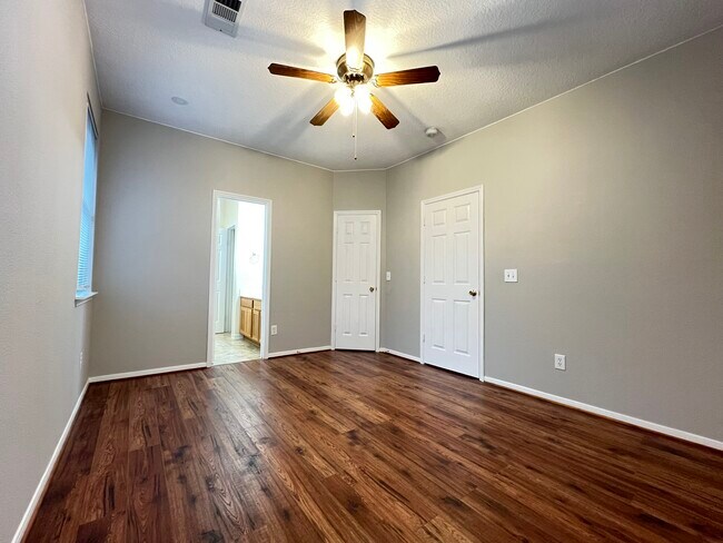 Building Photo - 2910 Blue Dawn Dr
