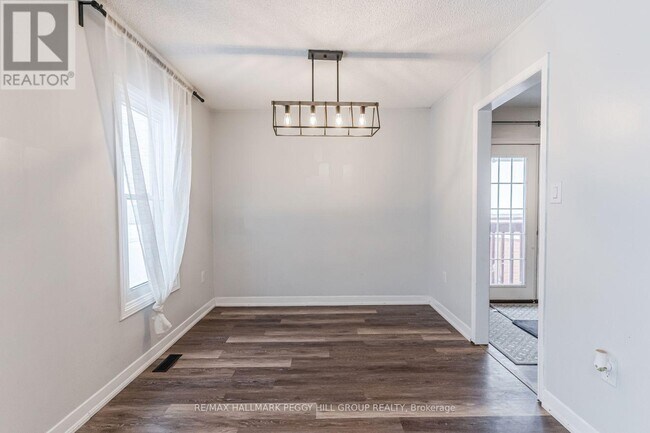 Photo du bâtiment - 5 Herrell Ave