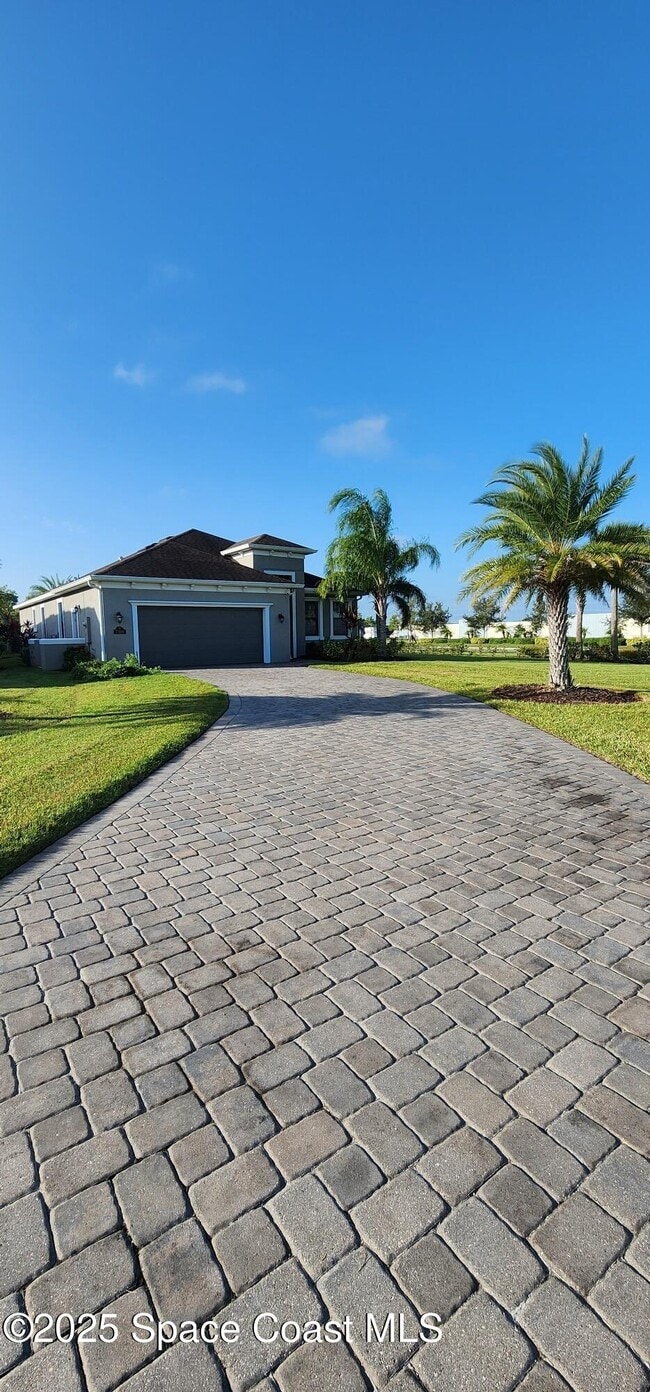 Building Photo - 7308 Bluemink Ln