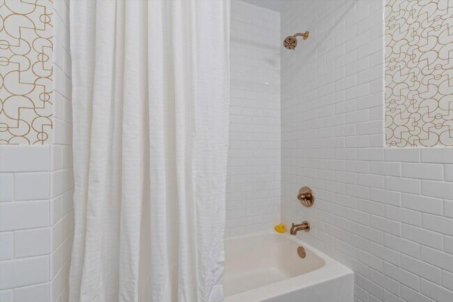 Foto del edificio - 3 bedroom in Chicago IL 60614