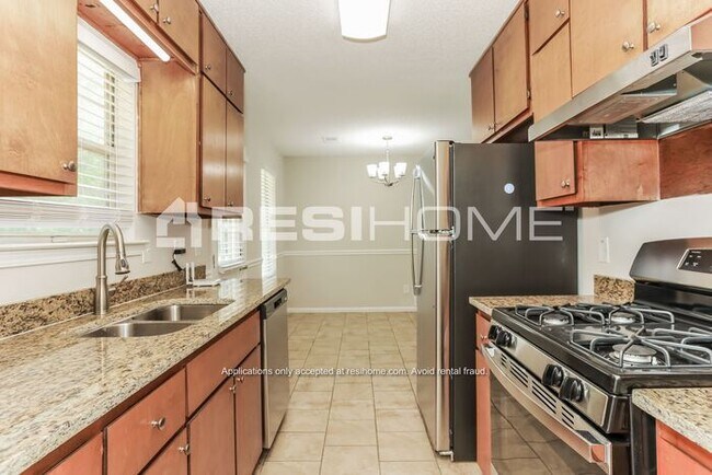 Building Photo - 825 S Laney Rd