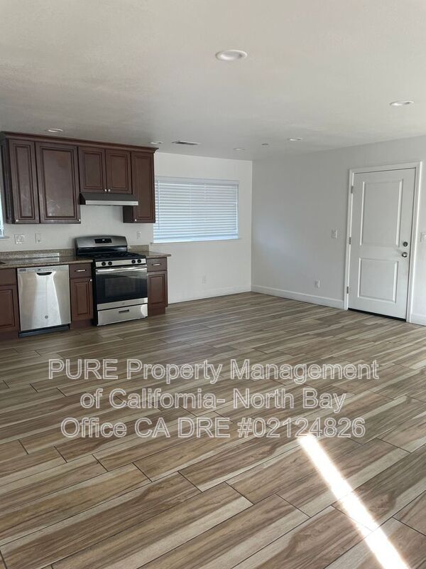 Building Photo - 700 El Rio St