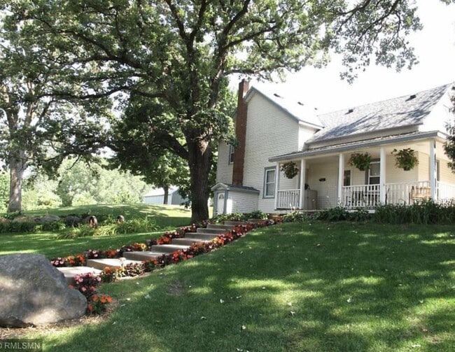 Building Photo - 5749 Lake Elmo Ave N
