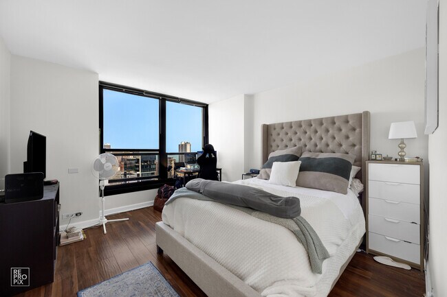 Foto del edificio - 1030 N State St
